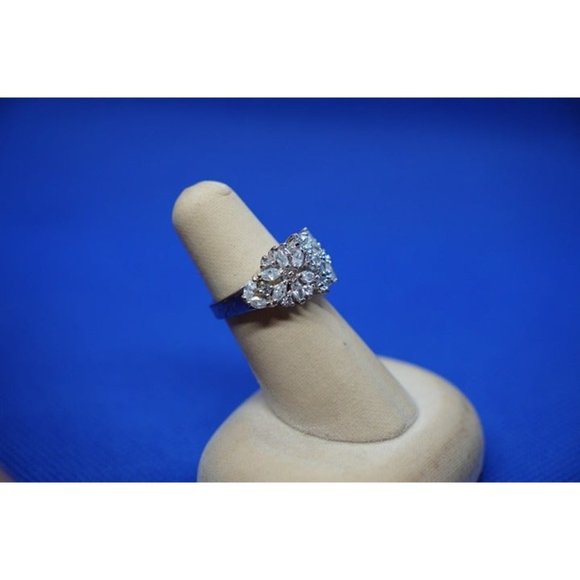 Marquise Floral Rhinestone Ring Size 6.75 -Stunning Costume Jewelry Piece (1a4) - Picture 2 of 7